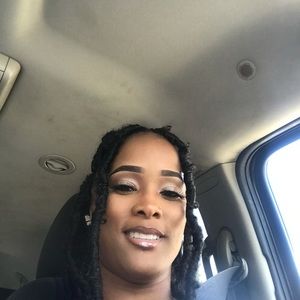 Meet your Posher, Kenisha